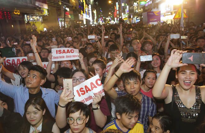 Phố đi bộ “thất thủ” vì Isaac - 4