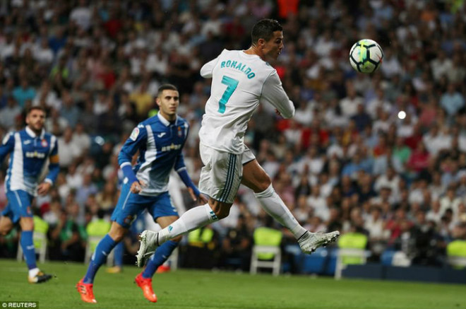 Ronaldo giải cứu Bồ Đào Nha: Tịt ngòi ở La Liga, “vạch mặt” 3 đàn em - 2