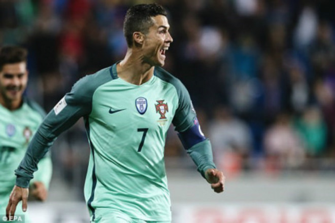 Ronaldo giải cứu Bồ Đào Nha: Tịt ngòi ở La Liga, “vạch mặt” 3 đàn em - 1