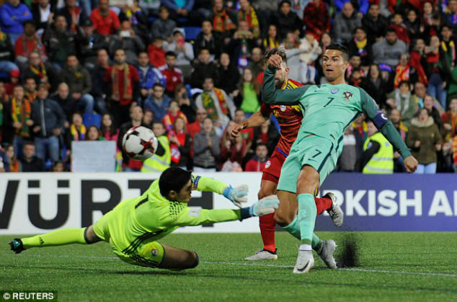 Ronaldo cứu Bồ Đào Nha, “Vua ghi bàn&#34; vòng loại World Cup - 1