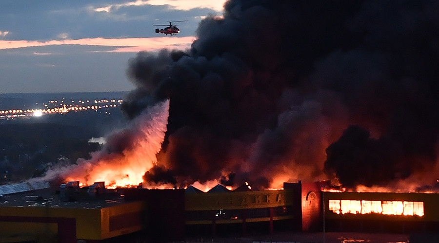 Cháy chợ khủng khiếp ở Nga, bầu trời như tận thế - 1