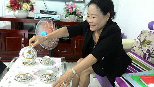 Ám ảnh vì ù tai, nhưng thính lực của cụ bà 63 tuổi đã phục hồi - 1