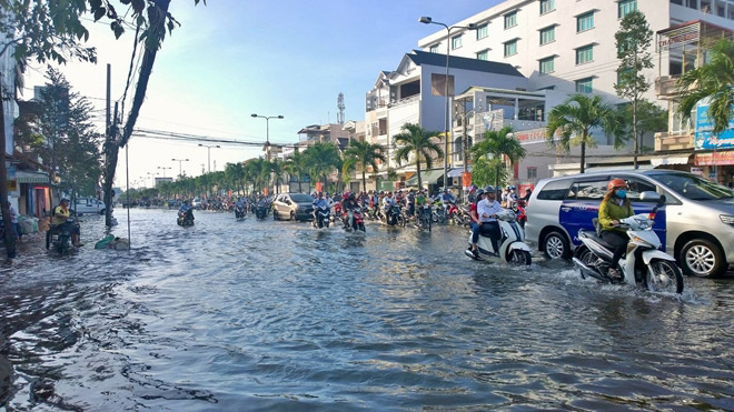 Triều cường dâng cao kỉ lục, TP Cần Thơ thành &#34;sông” - 14