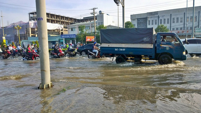 Triều cường dâng cao kỉ lục, TP Cần Thơ thành &#34;sông” - 9