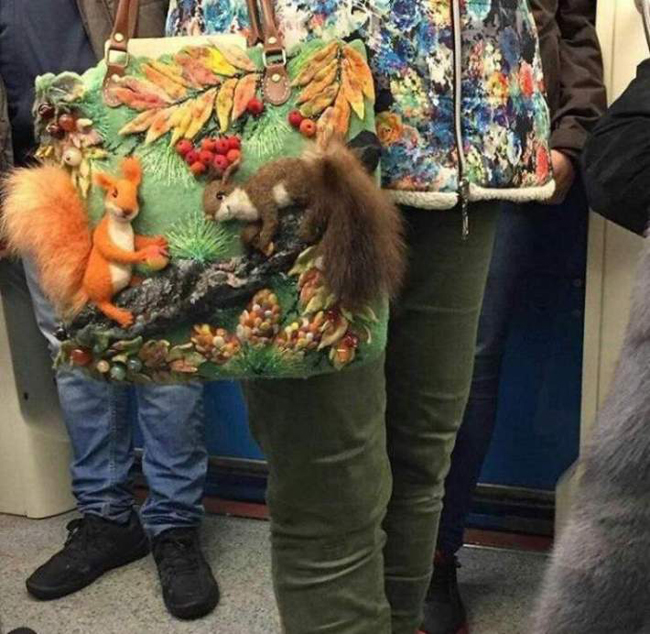 Hẳn là chủ nhân chiếc túi này phải yêu thiên nhiên lắm.