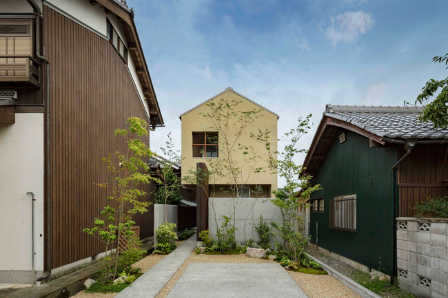 Căn nhà là sự hòa trộn giữa kiến trúc truyền thống và hiện đại ở vùng Kyoto, Nhật Bản.