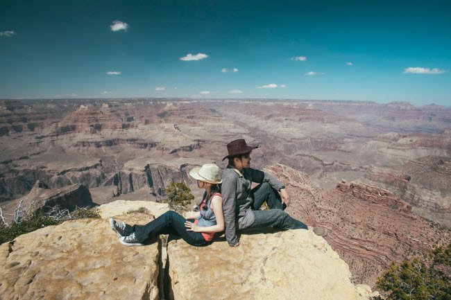Việc tự chụp ảnh cưới thực sự là một thách thức với cặp đôi Sim và Zhu, nhưng đổi lại họ nhận được những trải nghiệm thú vị. Ảnh: Công viên quốc gia Grand Canyon, Mỹ