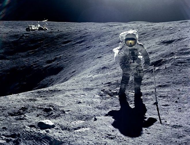 Tổng thống Donald Trump: NASA phải đưa con người quay lại Mặt Trăng - 1