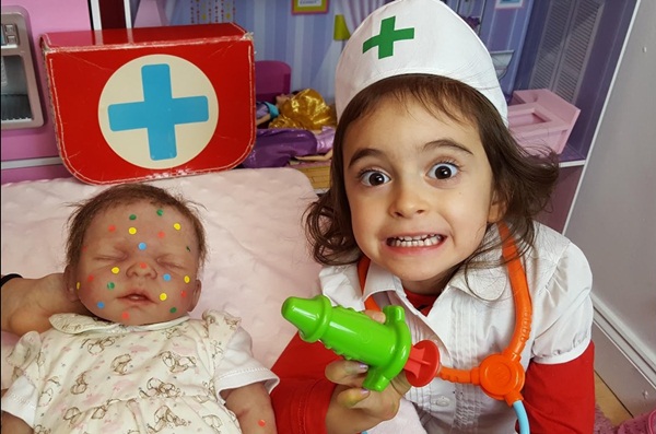 Kiếm hàng tỷ đồng chỉ nhờ quay clip khoe đồ chơi - 2