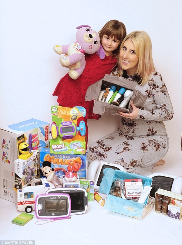 Kiếm hàng tỷ đồng chỉ nhờ quay clip khoe đồ chơi - 3