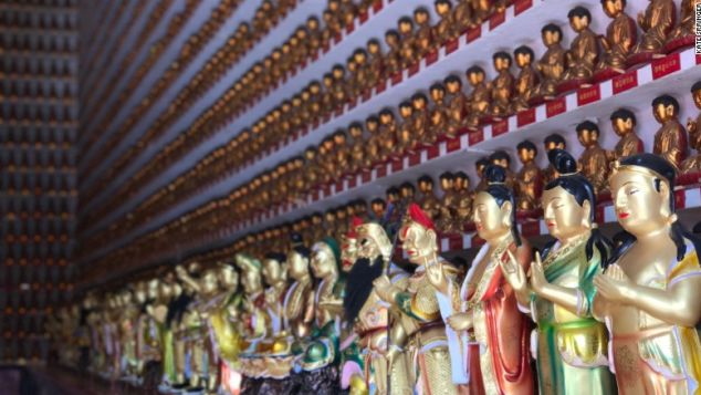 Bí ẩn bên trong tu viện có hơn 12.000 bức tượng Phật mạ vàng - 1