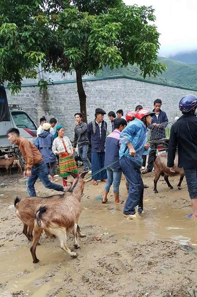 Mộc mạc chợ phiên Du Già - 20