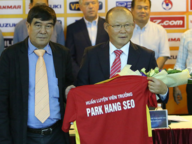 HLV Park Hang Seo cấm tuyển thủ Việt Nam đưa vợ, bạn gái vào phòng