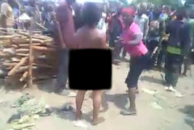 Phẫn nộ vụ phụ nữ bị hãm hiếp, chặt đầu trước đám đông ở Congo - 1