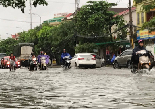 Cận cảnh Bắc Trung Bộ chìm trong mưa lũ - 12