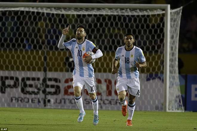 Báo chí thế giới: Messi làm lu mờ Maradona, bóng đá nợ Messi một cúp Vàng - 1
