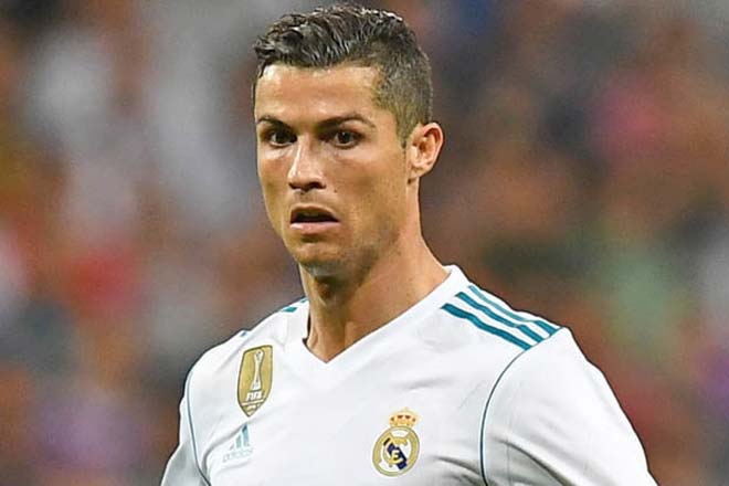Real cách mạng: Ronaldo hết thời, nhường bộ ba 300 triệu bảng - 1