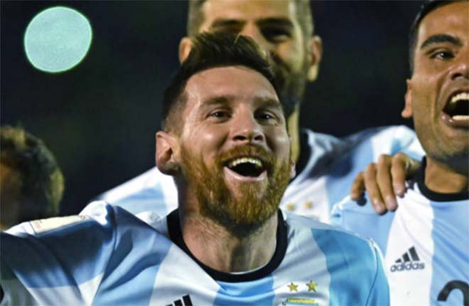 Messi nhắm vô địch World Cup, Ronaldo vượt mặt bằng 10 cúp - 1