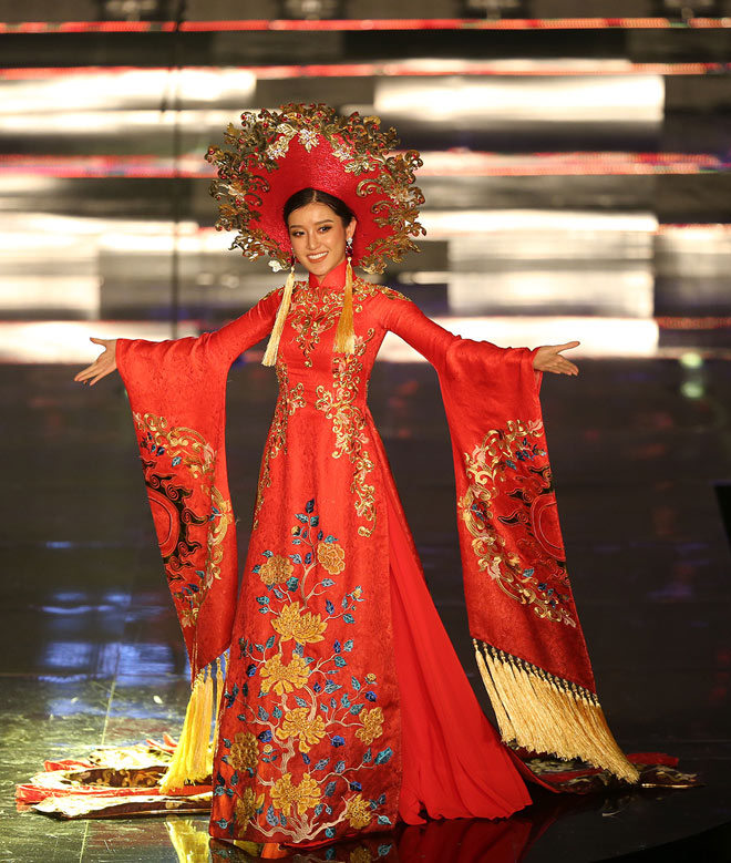 Quốc phục như bikini áp đảo hoàn toàn tại Hoa hậu Hòa bình - 3