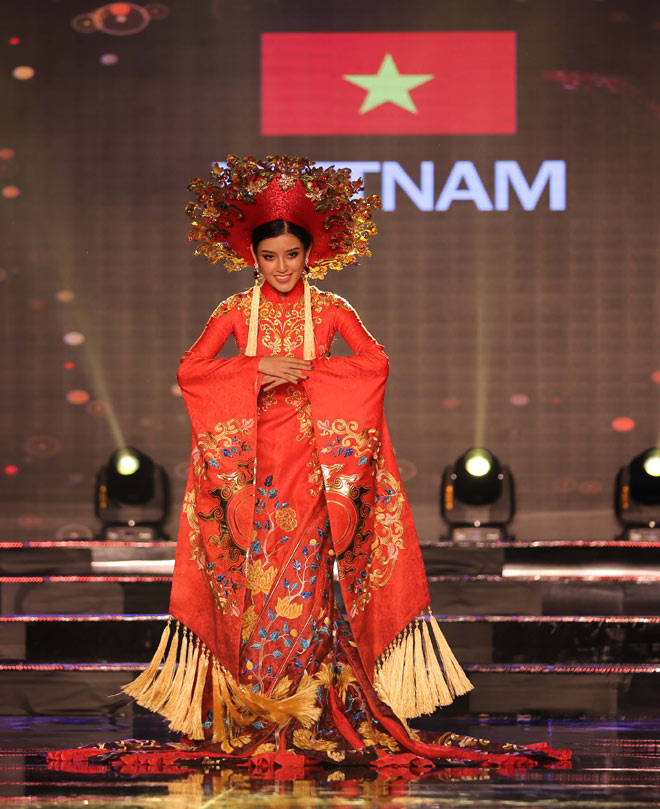 Quốc phục như bikini áp đảo hoàn toàn tại Hoa hậu Hòa bình - 2