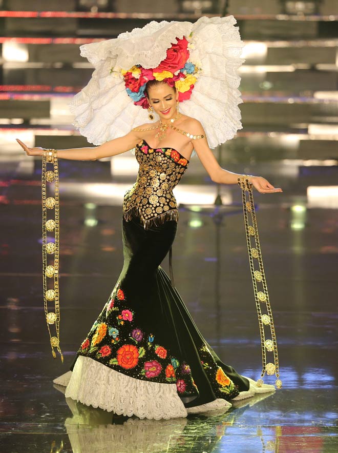 Quốc phục như bikini áp đảo hoàn toàn tại Hoa hậu Hòa bình - 3