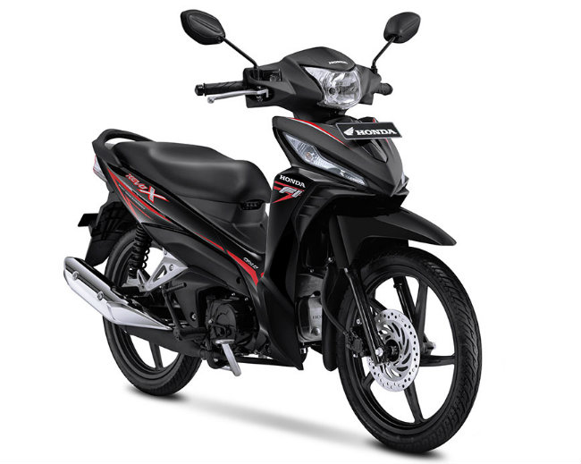Các nguồn tin cho biết, nhà phân phối xe PT Astra Honda Motor (AHM), một đại lý ủy quyền xe hai bánh Honda ở Indonesia vừa chính thức tung bộ đôi xe số mới Honda Revo X và Honda Revo Fit ra thị trường nước này. Ảnh Honda Revo X bản màu đen.