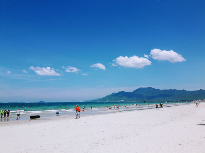 Ở Nha Trang có một bãi biển đẹp &#34;thần sầu&#34;, chẳng kém gì Hawai - 1