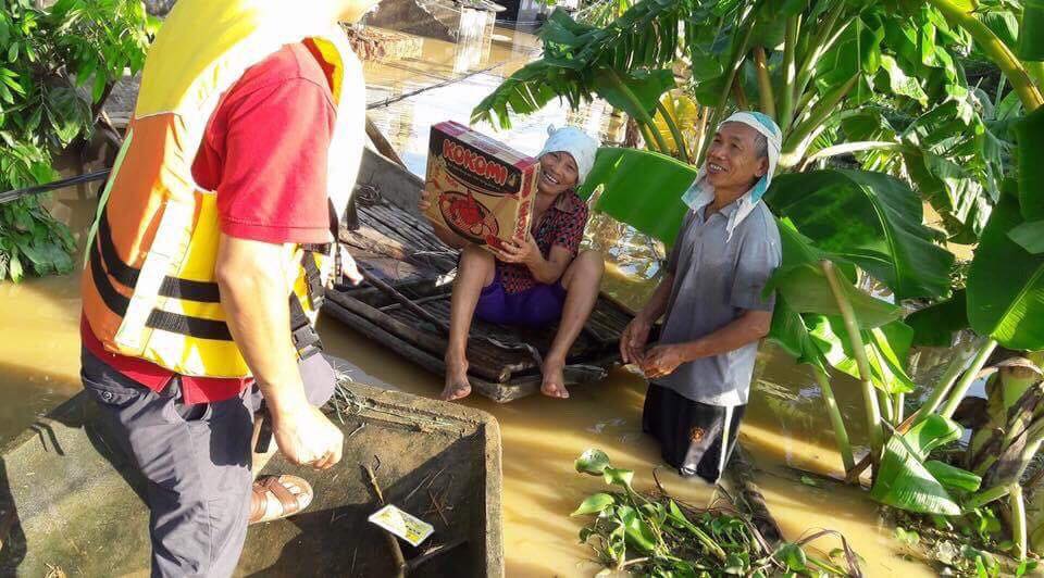 Xót xa nhìn cảnh người dân chống chọi lũ lụt, sống chơi vơi trên nóc nhà - 15