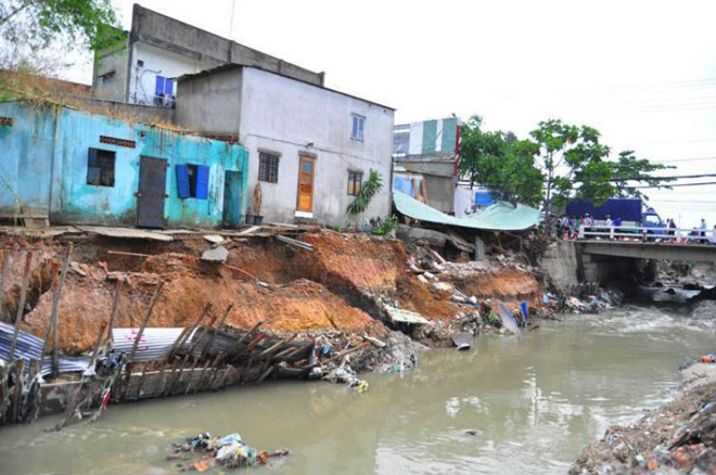 Nóng 24h qua: Đã rõ nguyên nhân “ném” máy xúc tiền tỷ xuống sông - 5