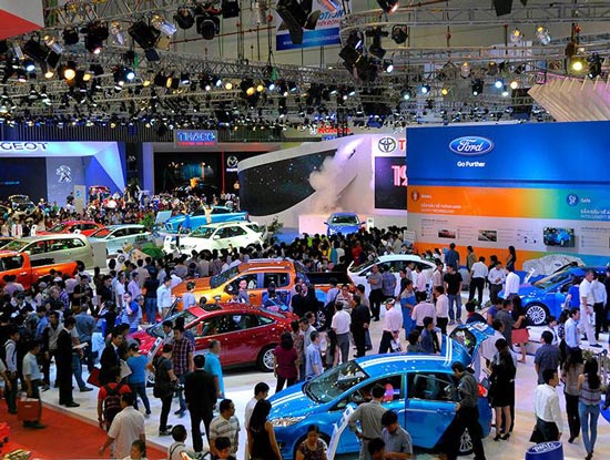Nghịch lý thị trường ô tô Việt Nam: Giá giảm mạnh mà vẫn ế - 1