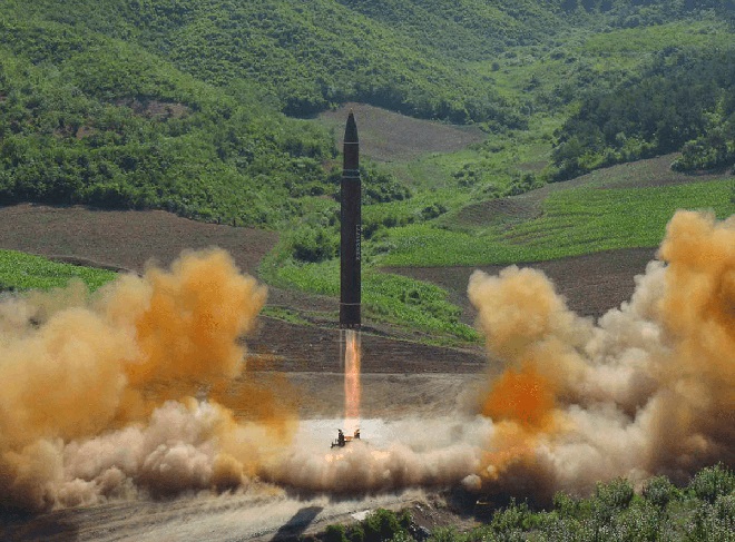 Triều Tiên di chuyển tên lửa sau lời dọa hủy diệt căn cứ Mỹ - 1