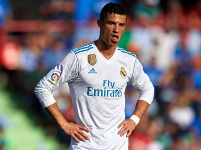 Ronaldo ”chân gỗ” không tưởng vẫn bùng nổ giải cứu Real Madrid
