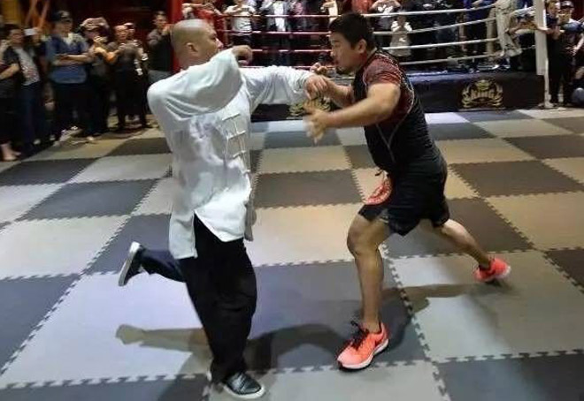 Võ Trung Quốc dậy sóng: Cao thủ Thái Cực thua Từ Hiểu Đông đi học MMA - 1