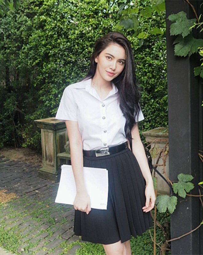 Bí mật sau 2 bộ đồng phục nữ sinh gợi cảm nhất thế giới - 2