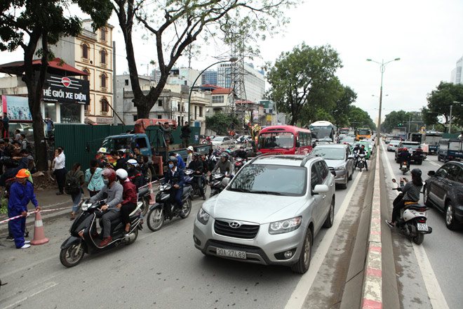 HN: “Chia tay” gần 1.300 cây xanh đường Phạm Văn Đồng - 10