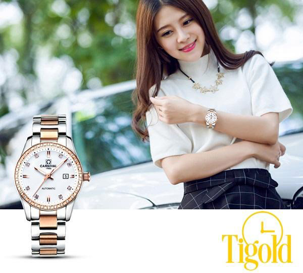 Khách chen chân xếp hàng chờ mua đồng hồ nữ ngày 20-10 - 1