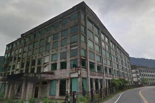 Biệt thự xa hoa của "Vườn sao băng" giờ thành nhà hoang - 6