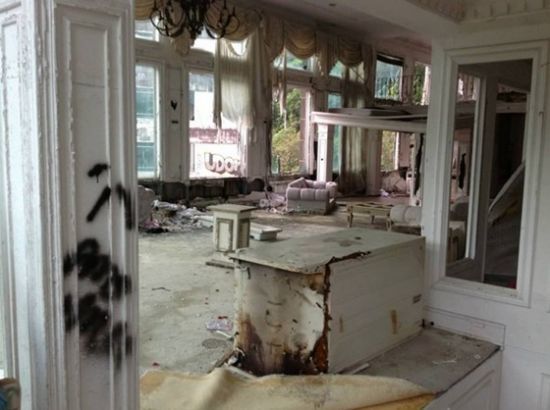 Biệt thự xa hoa của "Vườn sao băng" giờ thành nhà hoang - 7