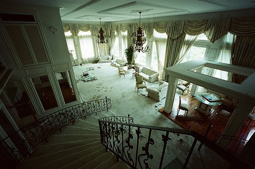 Biệt thự xa hoa của "Vườn sao băng" giờ thành nhà hoang - 9