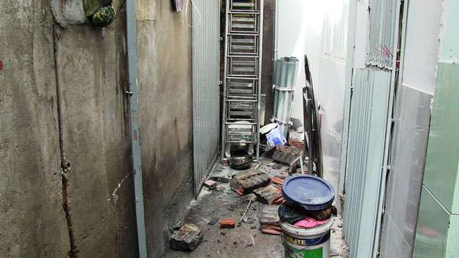 Sau màn "đấu khẩu", vợ chồng chủ cửa hàng quần áo trọng thương - 2