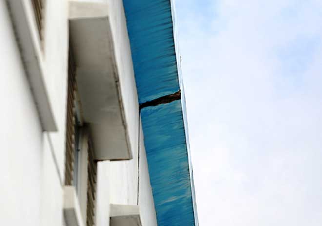 Cận cảnh vị trí bê tông rơi khiến sinh viên chết tức tưởi trong trường học - 3