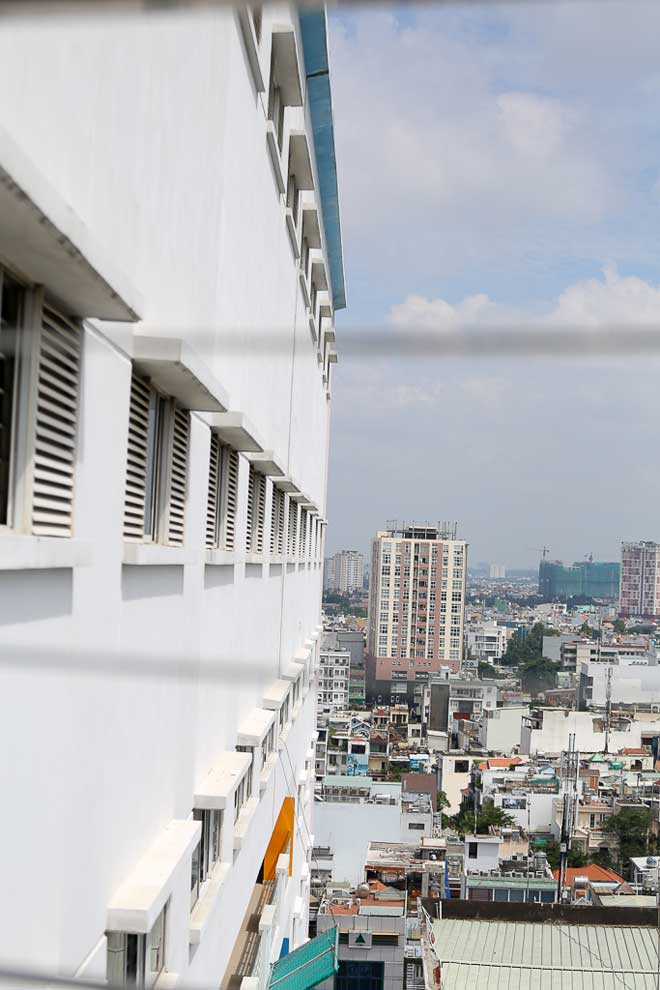 Cận cảnh vị trí bê tông rơi khiến sinh viên chết tức tưởi trong trường học - 4