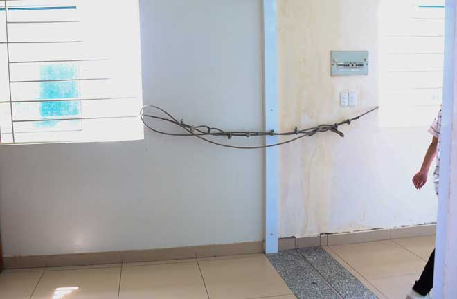 Cận cảnh vị trí bê tông rơi khiến sinh viên chết tức tưởi trong trường học - 6