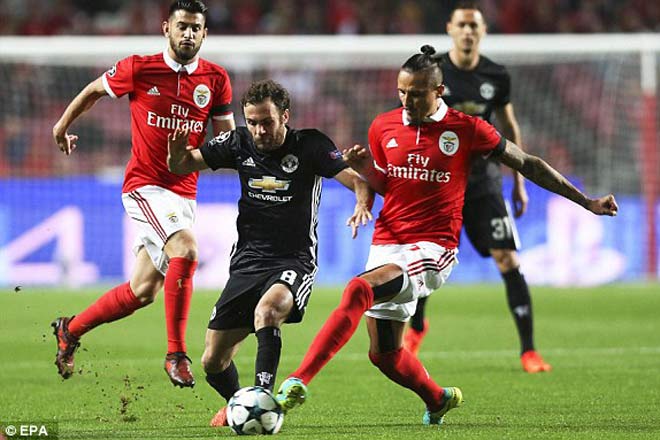 Benfica - MU: Bị chê thắng rùa, Mourinho tấm tắc khen phòng ngự quá hay - 2