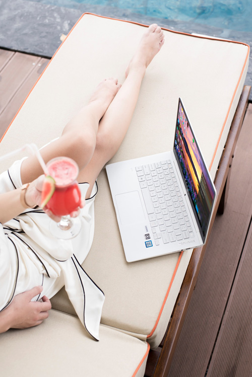 Laptop thời trang dành cho các quý cô ưa dịch chuyển - 3