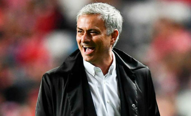 MU bất bại, Mourinho vẫn dễ “bay ghế” vì người cũ Barca - 2