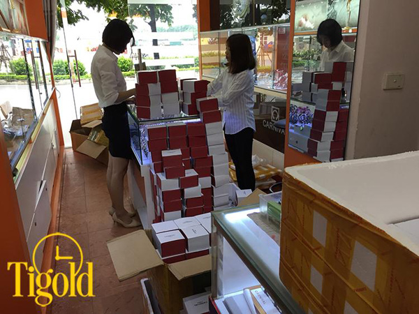 Xuất hàng nghìn đồng hồ TiGold mà vẫn thiếu hàng dịp 20/10 - 1