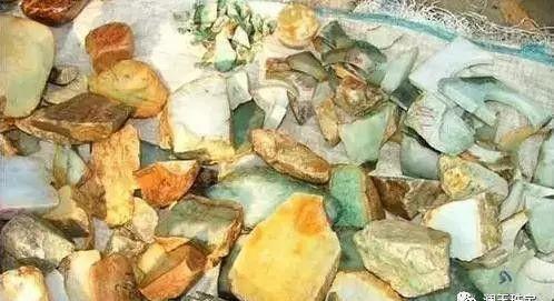 Choáng: Ngọc phỉ thúy thô ở Myanmar bán đổ đống như rau ngoài chợ - 3