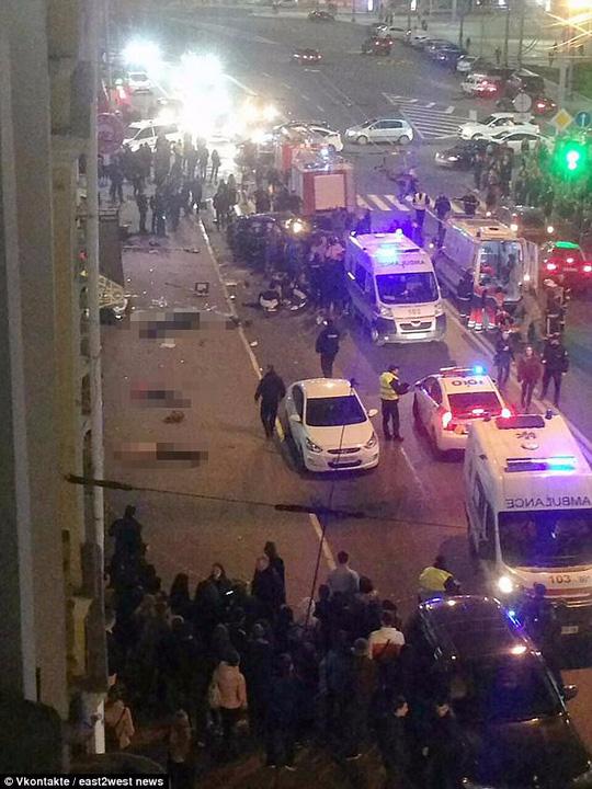 Vượt đèn đỏ, ái nữ triệu phú Ukraine tông chết 5 người - 2