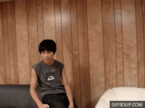 Bọn trẻ "sấp mặt" vì được chuyền bóng tận... mặt - 5